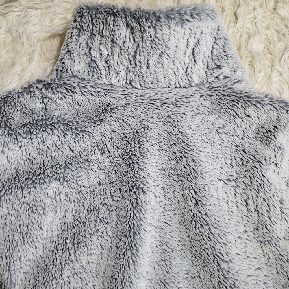 Patagonia Grey Women's Long Sleeve Full Zip Up Faux Fur Sweater Jacket Medium - Picture 9 of 9